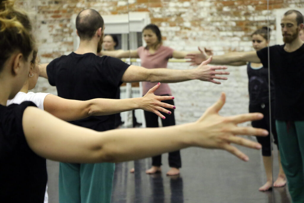 Contemporary dance: танец уравновешенного сопряжения