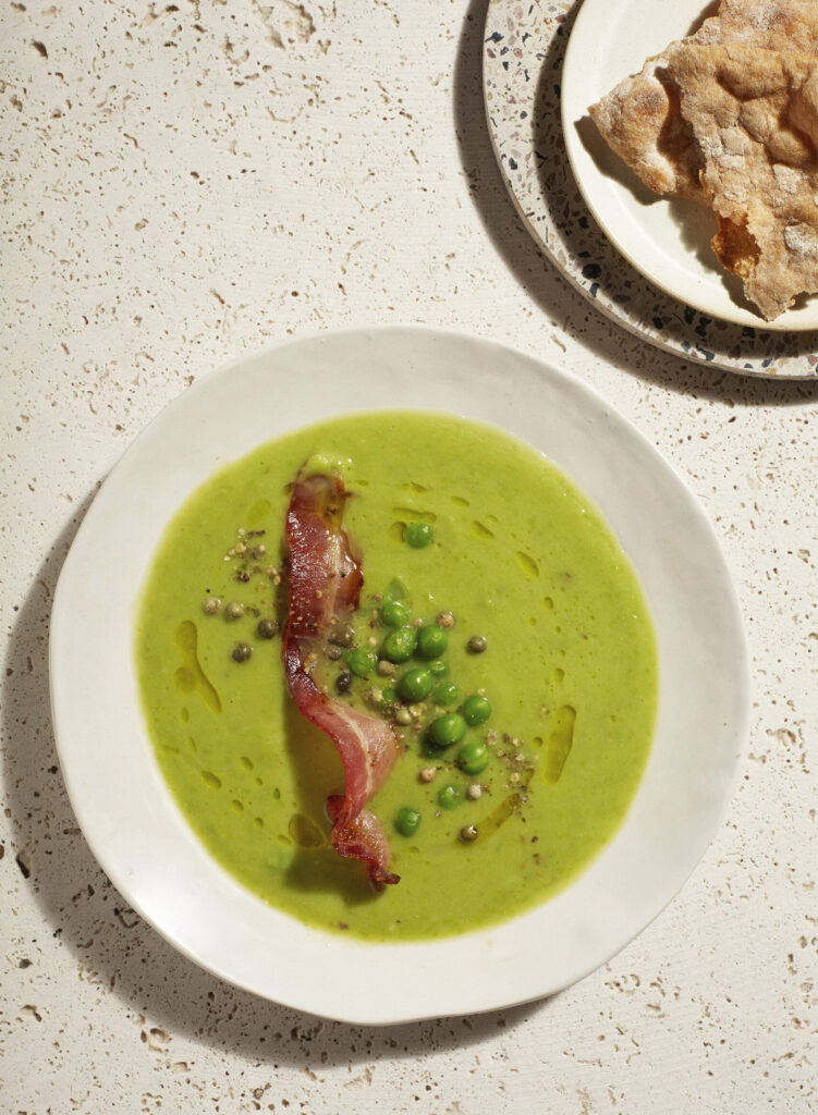 зеленый крем-суп в тарлке с беконом
