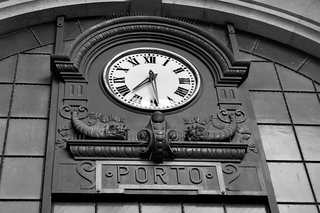 clock-time-facade-portugal-porto-station-clock-.jpgc