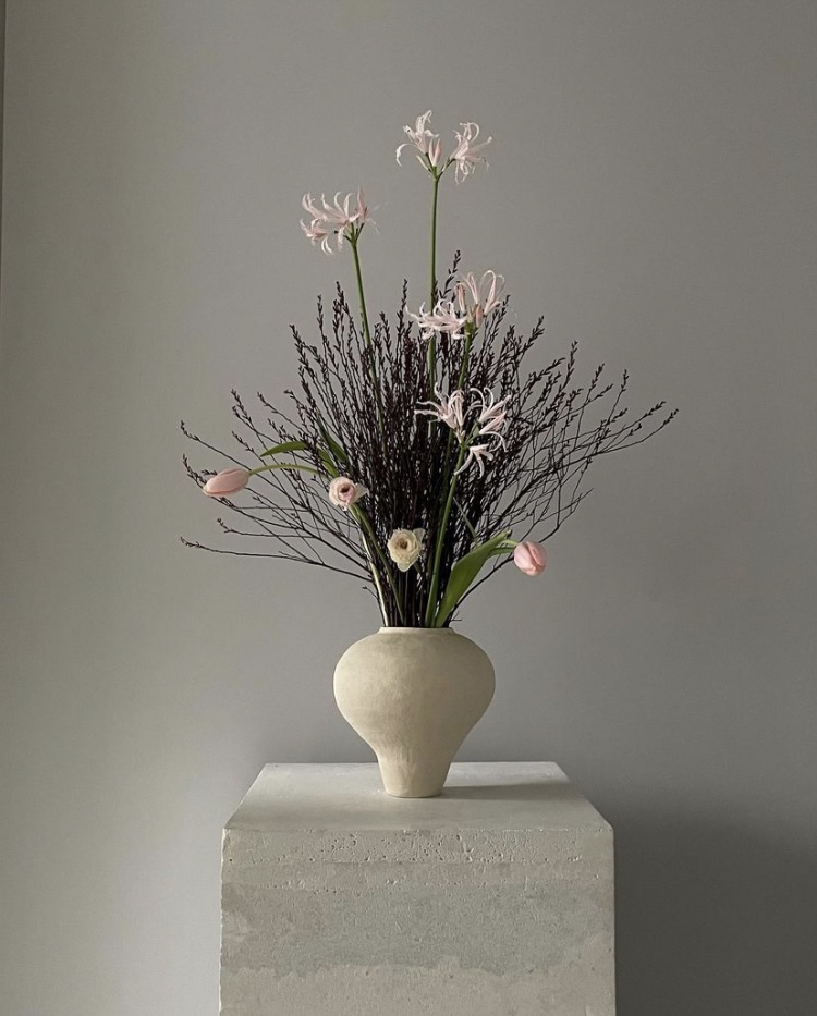 эстетичный букет цветов в вазе
