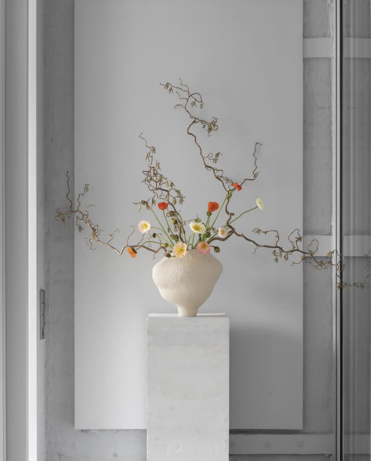 современный букет цветов в вазе