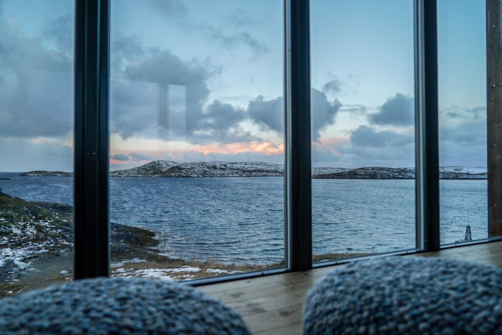 Окно с видом: арт-резиденция на далеком острове