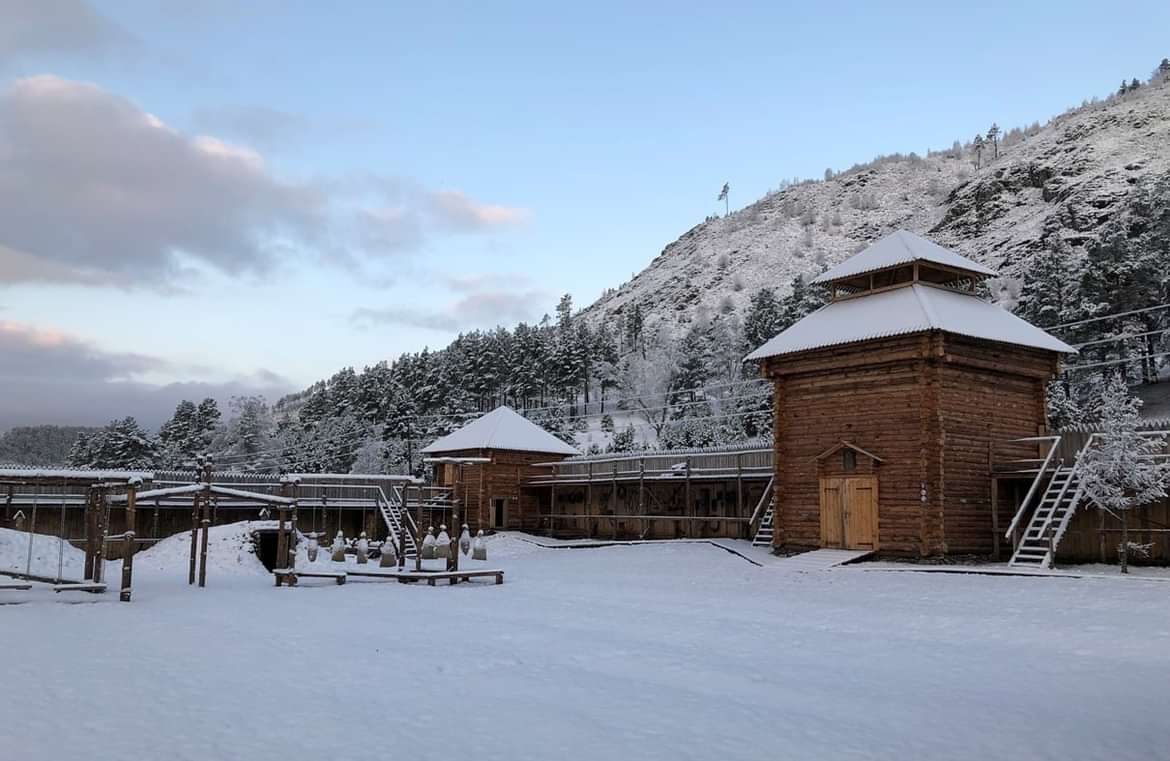 деревянный дом снег лес горы зима