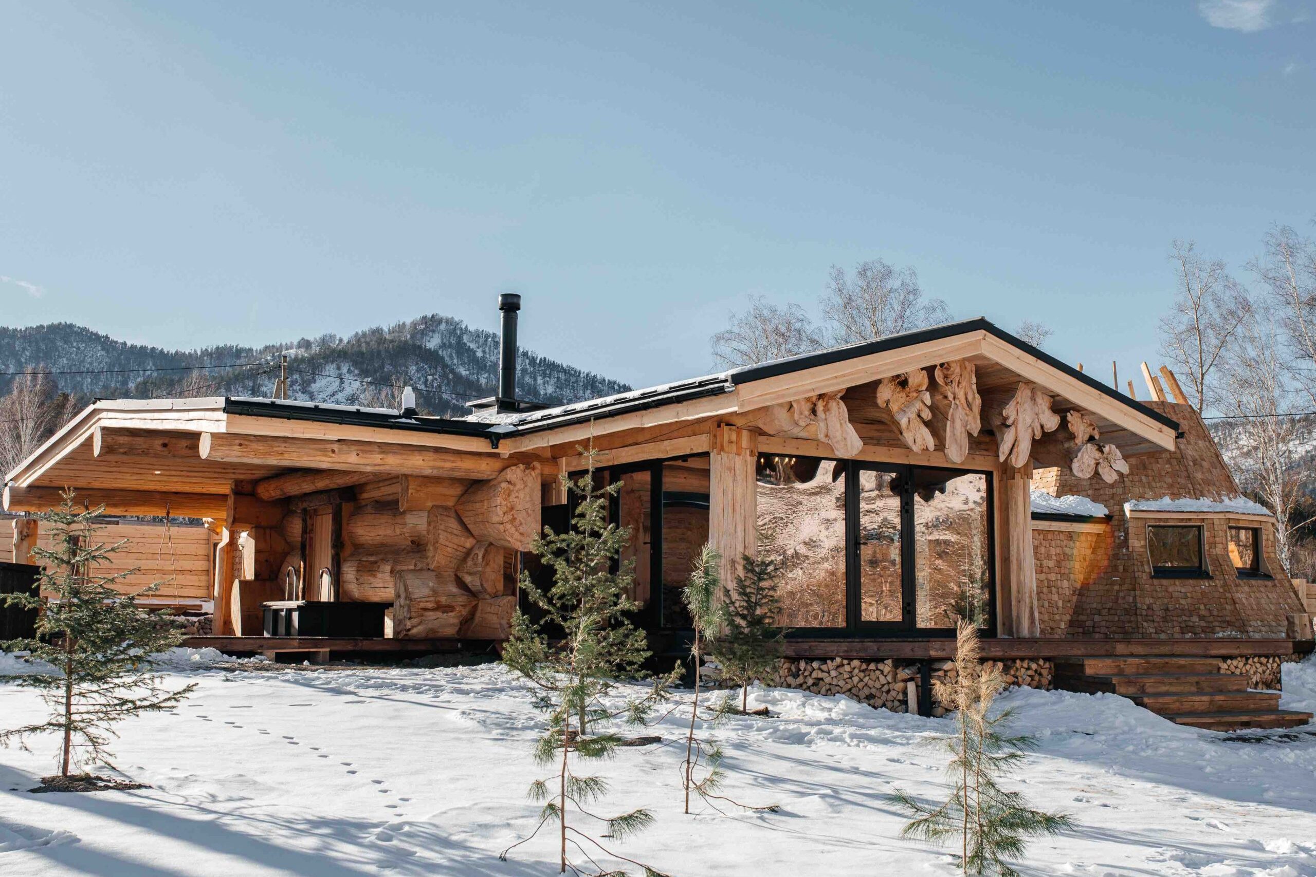 деревянный дом горы зима снег сугробы