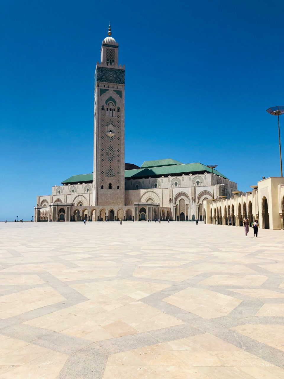 Касабланка Мечеть Хасана II синее небо